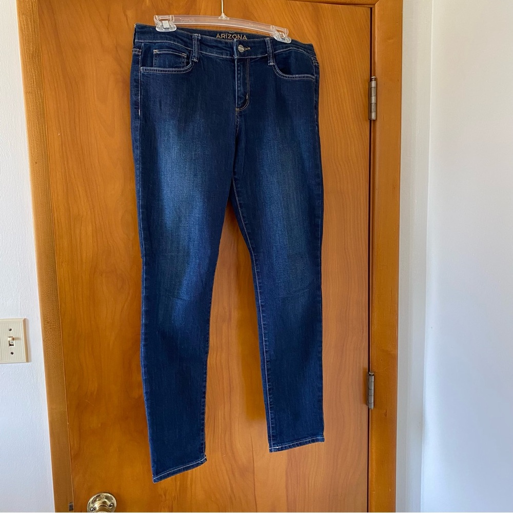 Arizona Straight Leg Jeans